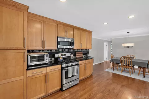 Kitchen - 5601 Delmas Rd, Independence, MI 48348 photo 3 of 5