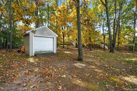 Exterior - 5601 Delmas Rd, Independence, MI 48348 photo 8 of 13
