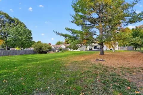 Exterior - 5601 Delmas Rd, Independence, MI 48348 photo 7 of 13