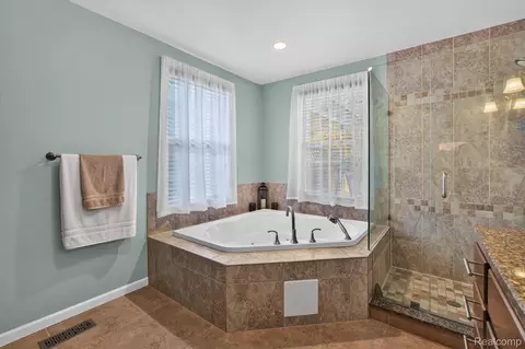 Bath - 5601 Delmas Rd, Independence, MI 48348 photo 3 of 5