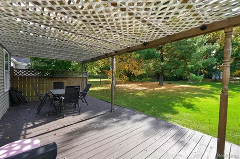 Exterior - 5601 Delmas Rd, Independence, MI 48348 photo 2 of 13