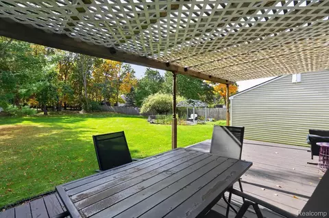 Exterior - 5601 Delmas Rd, Independence, MI 48348 photo 3 of 13
