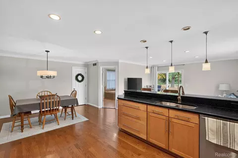 Kitchen - 5601 Delmas Rd, Independence, MI 48348 photo 4 of 5