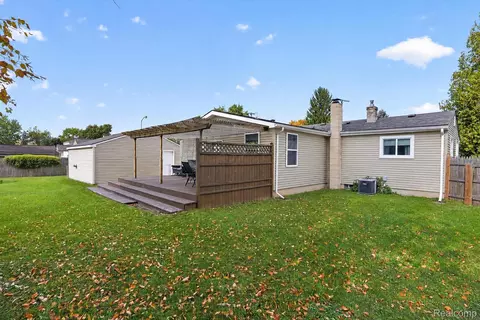 Exterior - 5601 Delmas Rd, Independence, MI 48348 photo 6 of 13