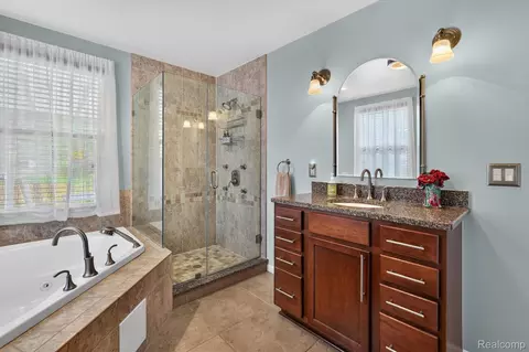 Bath - 5601 Delmas Rd, Independence, MI 48348 photo 4 of 5