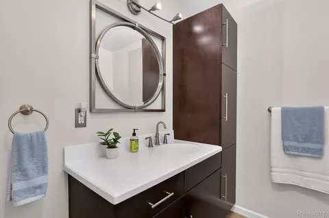 Bath - 5601 Delmas Rd, Independence, MI 48348 photo 2 of 5