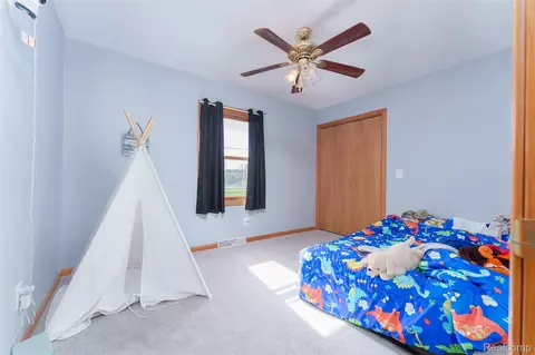Bedroom - 12870 Scott Rd, Springfield, MI 48350 photo 2 of 3