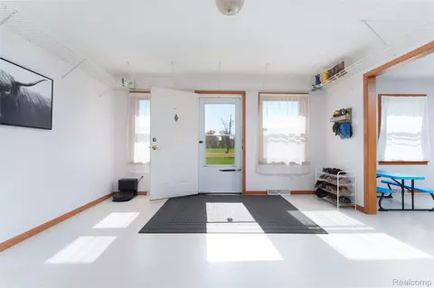 Entry Way - 12870 Scott Rd, Springfield, MI 48350 photo 1 of 2