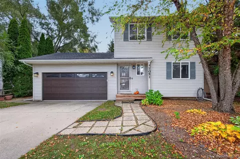 7051 Villa Dr, Waterford, MI 48327