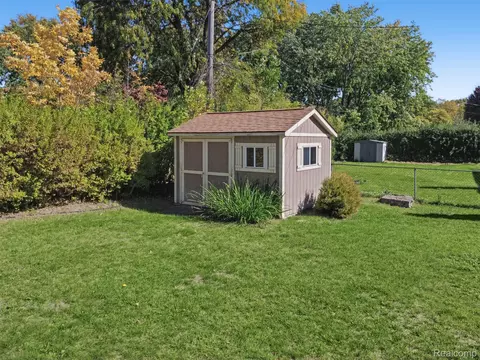 Exterior - 2341 Newbedford Dr, Troy, MI 48085 photo 2 of 3
