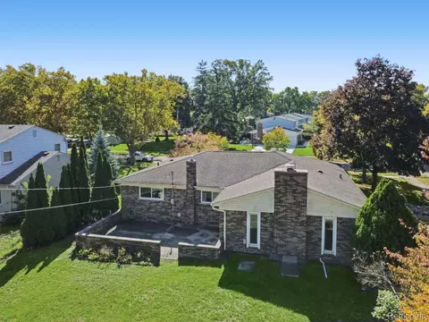 View/Area - 2341 Newbedford Dr, Troy, MI 48085 photo 4 of 4