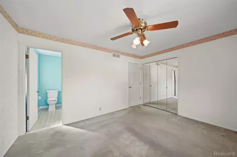 Bedroom - 2341 Newbedford Dr, Troy, MI 48085 photo 5 of 7
