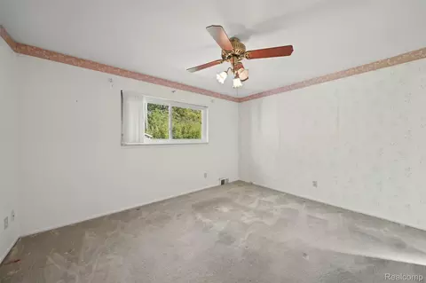 Bedroom - 2341 Newbedford Dr, Troy, MI 48085 photo 4 of 7