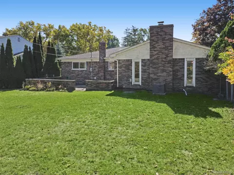Exterior - 2341 Newbedford Dr, Troy, MI 48085 photo 3 of 3