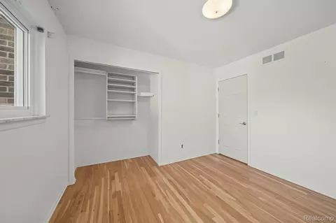 Bedroom - 2341 Newbedford Dr, Troy, MI 48085 photo 3 of 7