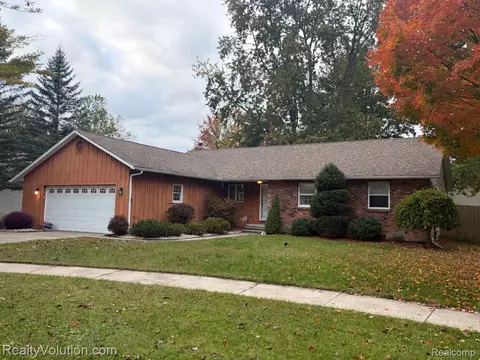 730 5th St, Marysville, MI 48040
