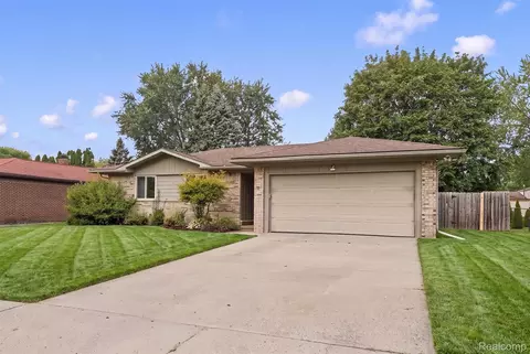 39861 Rager Ct, Clinton Township, MI 48038