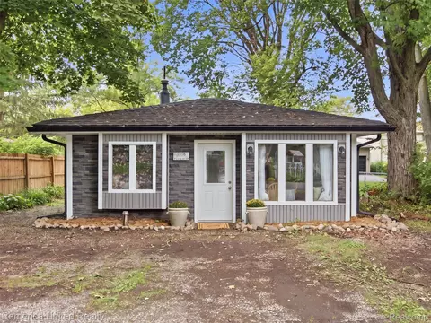 1516 Paramount St, Novi, MI 48377