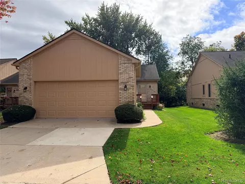 35475 Lone Pine Ln, Farmington Hills, MI 48335