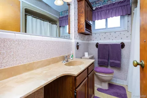 Bath - 17127 Koester St, Riverview, MI 48193 photo 1 of 3