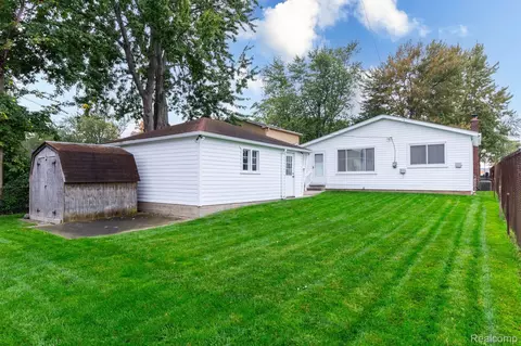 Exterior - 17127 Koester St, Riverview, MI 48193 photo 4 of 5