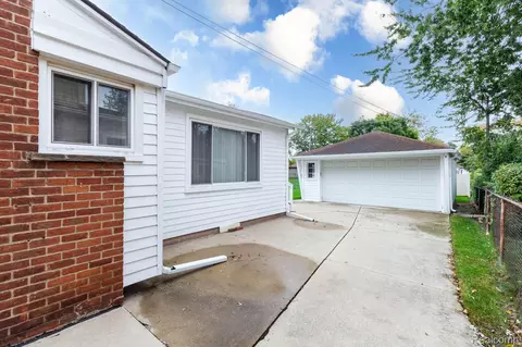 Exterior - 17127 Koester St, Riverview, MI 48193 photo 2 of 5