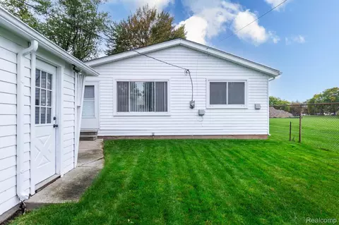 Exterior - 17127 Koester St, Riverview, MI 48193 photo 5 of 5