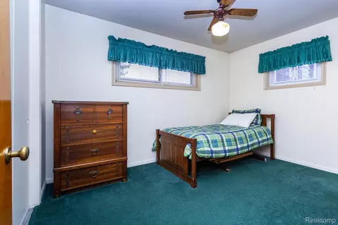 Bedroom - 17127 Koester St, Riverview, MI 48193 photo 4 of 7