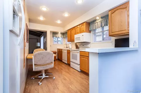 Kitchen - 17127 Koester St, Riverview, MI 48193 photo 1 of 4