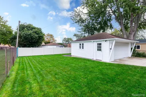Exterior - 17127 Koester St, Riverview, MI 48193 photo 3 of 5