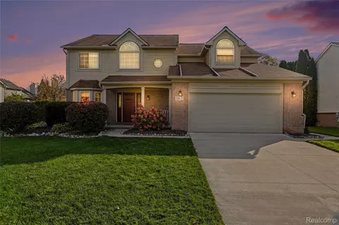 163 Easton Dr, South Lyon, MI 48178
