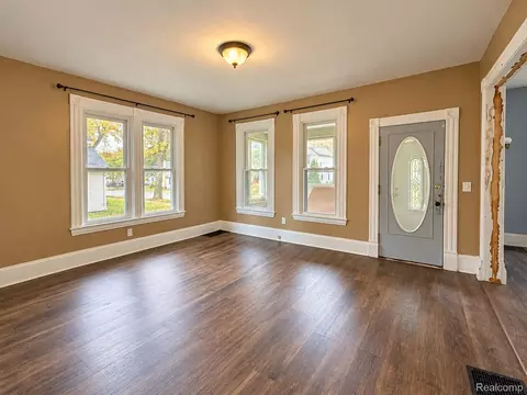 Living - 420 Elm St, Adrian, MI 49221 photo 1 of 3
