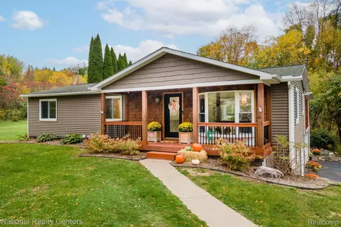 1410 W Silverbell Rd, Orion, MI 48359