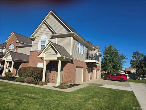 20001 Hidden Oaks Dr, Brownstown, MI 48183