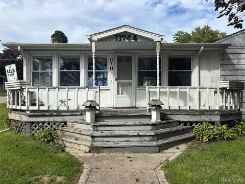 11744 Kenton Dr, Green Oak, MI 48189