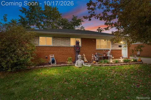 39120 Poinciana Dr, Sterling Heights, MI 48313