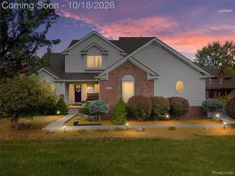 13552 Windmoor Dr, Green Oak, MI 48178