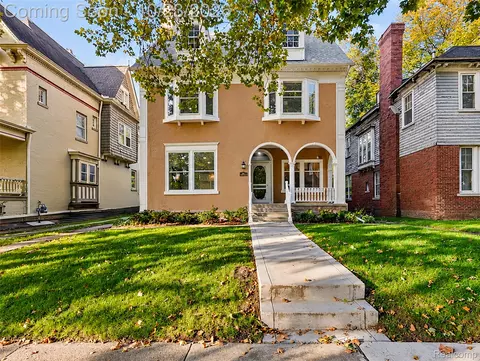 863 Iroquois St, Detroit, MI 48214
