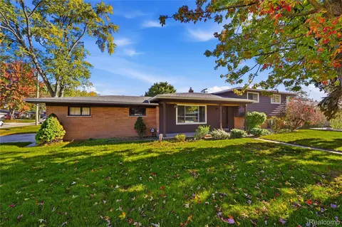 8639 Clinton River Rd, Sterling Heights, MI 48314