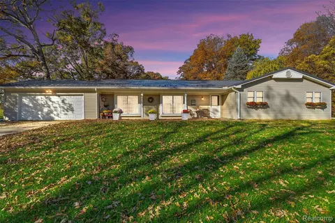 5718 Baldwin Rd, Oxford, MI 48371