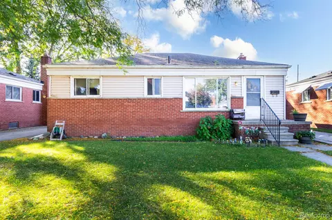28931 Joan St, Saint Clair Shores, MI 48081