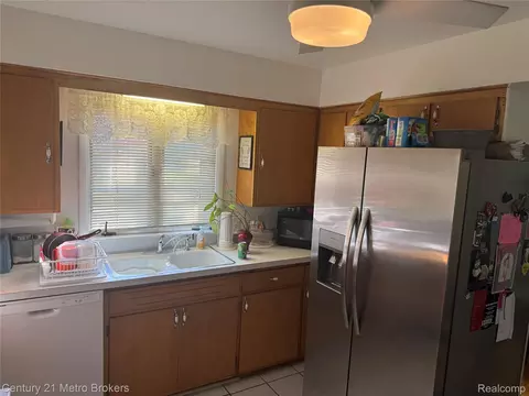 Kitchen - 703 Algonquin Ave, Flint, MI 48507 photo 2 of 2