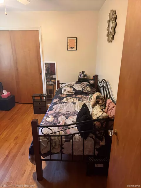 Bedroom - 703 Algonquin Ave, Flint, MI 48507 photo 1 of 2