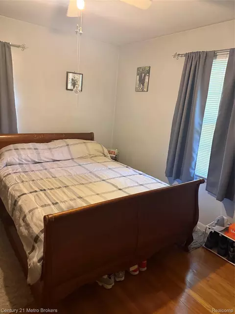 Bedroom - 703 Algonquin Ave, Flint, MI 48507 photo 2 of 2