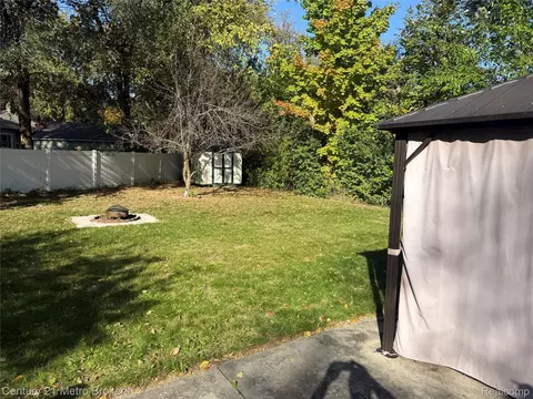 Exterior - 703 Algonquin Ave, Flint, MI 48507 photo 8 of 8