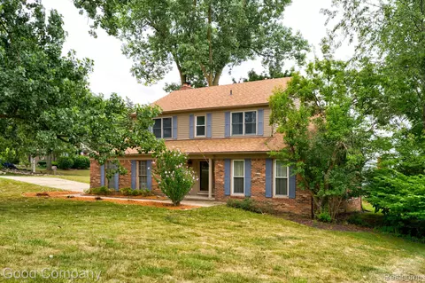35868 Smithfield Ct, Farmington, MI 48335