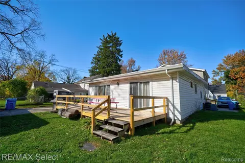 Exterior - 528 E Broad St, Linden, MI 48451 photo 4 of 4