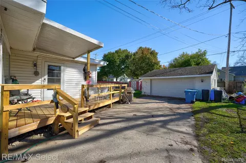 Exterior - 528 E Broad St, Linden, MI 48451 photo 2 of 4