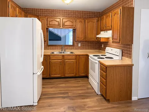 Kitchen - 528 E Broad St, Linden, MI 48451 photo 2 of 2