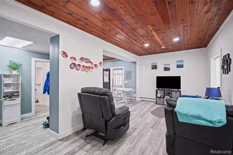 Entry Way - 528 E Broad St, Linden, MI 48451 photo 1 of 2